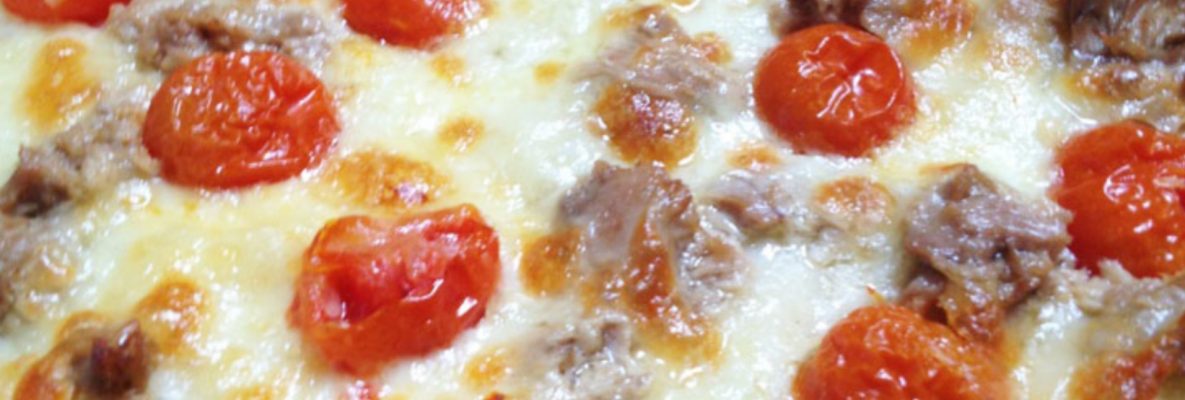 Пицца с тунцом и луком — Pizza Tonno e cipolle