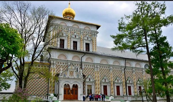 Трапезный храм троице сергиевой лавры фото